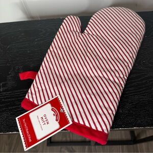 Striped oven mitten